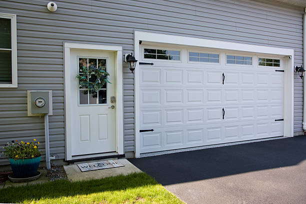 24/7 Emergency Garage Door Panel Replacement experts in Vergennes, VT